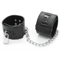 Бондажные наручники черного цвета с цепочкой