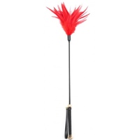 Красный перьевой тиклер с декорированной ручкой 65 см